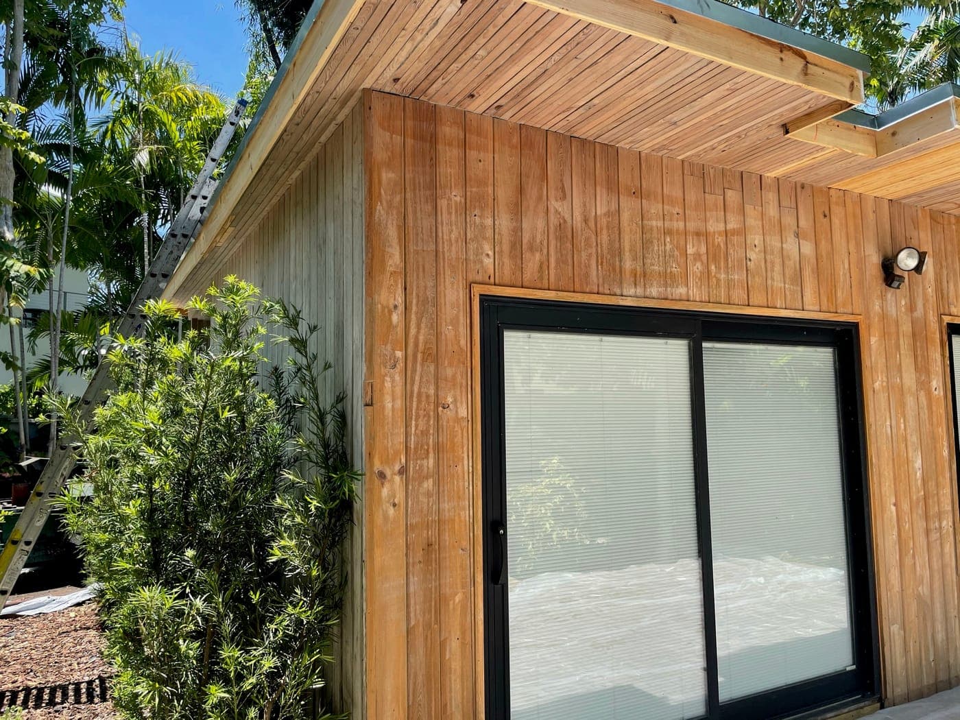 Alfred Browning Parker tropical modernist home. Close view of the cedar cladding and its weathered grain.
